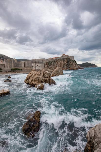 Dubrovnik su okružili sivi oblaci