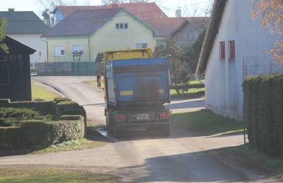 Tajne snimke: Bacaju mulj pun otrova na polja u Međimurju...