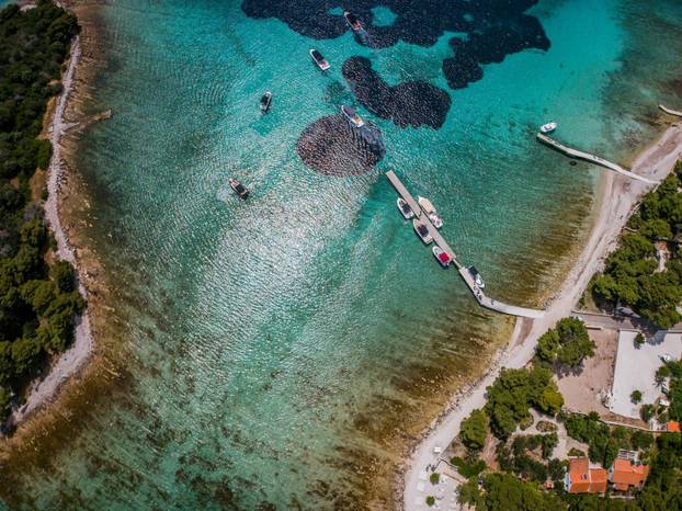Fotografije iz zraka uvale Krknjaši na Drveniku Velom