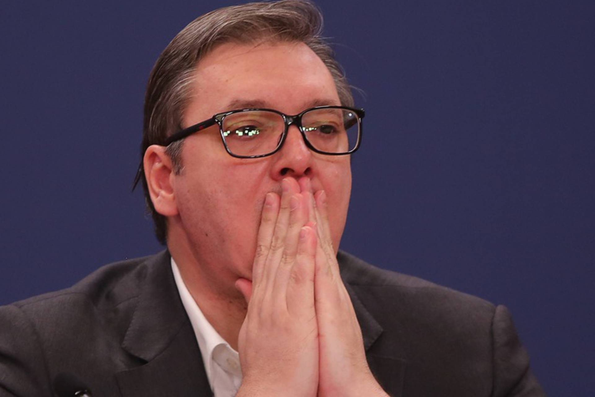 Vučić u prijenosu uživo pokazao fotografije masakriranih žrtava zloglasnog klana