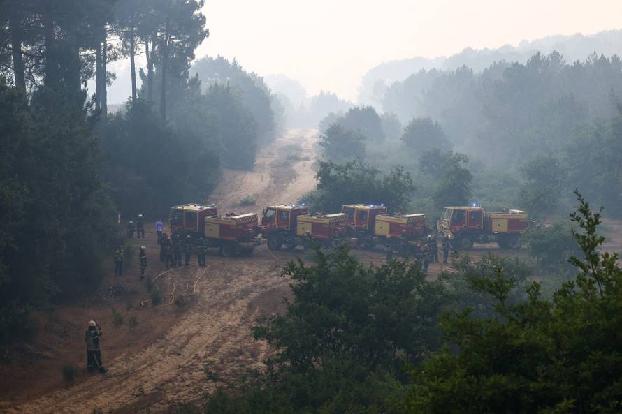 Wildfire in Lege-Cap-Ferret