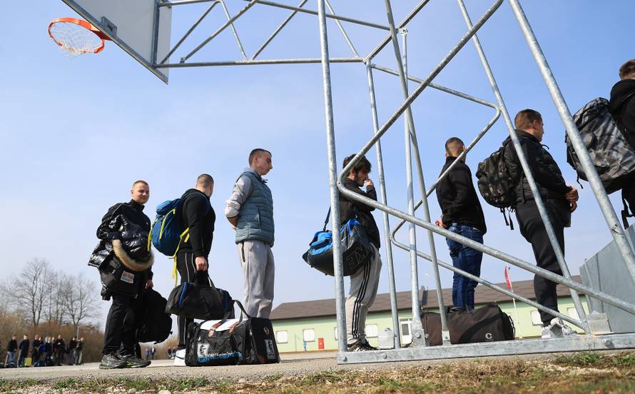 Ministar Anušić i general Kundid na prvom danu TVO-a na Slunju