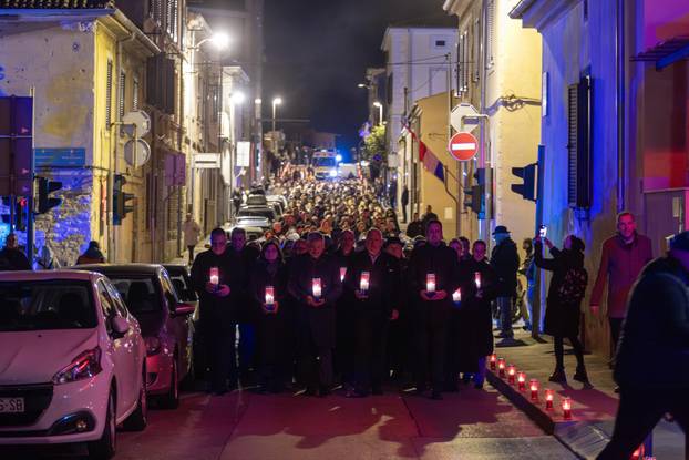 Pula: Održan mimohod u povodu obilježavanja Dana sjećanja na žrtvu Vukovara i Škabrnje
