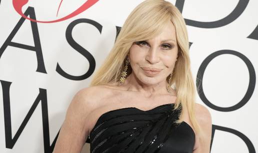 FOTO Operacije su joj uništile lice, a evo kako se Donatella Versace mijenjala kroz godine...