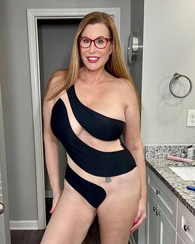 FOTO Bujna i iskusna: S 18 su mi govorili da sam debela, a s 58 godina sam 'bomba'