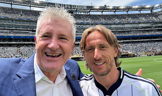 Fotografija zagrljenih Modrića i Šukera postala apsolutni hit na društvenim mrežama: 'Legende'