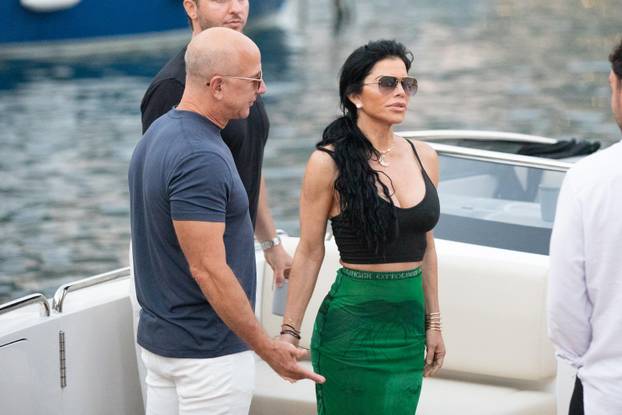 Osnivač Amazona Jeff Bezos i zaručnica Lauren Sanchez prošetali Stradunom