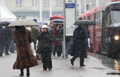 Osim u Zagrebu, snijeg pao u Dalmaciji, Istri i u Lici 