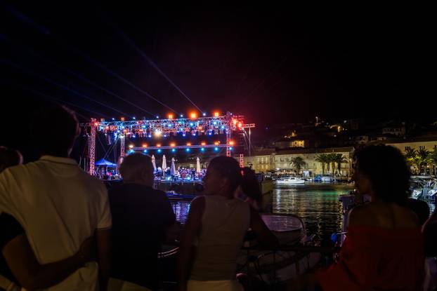 Vela Luka: Generalna proba koncerta Trag u Beskraju