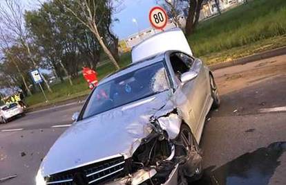 Na Slavonskoj aveniji: Autom se zabio u teretni kamion