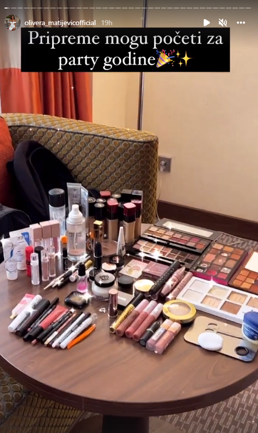 Olivera slavila roćkas u hotelu gdje su nogometaši: Pjevala s Drmićem, piće teklo u potocima