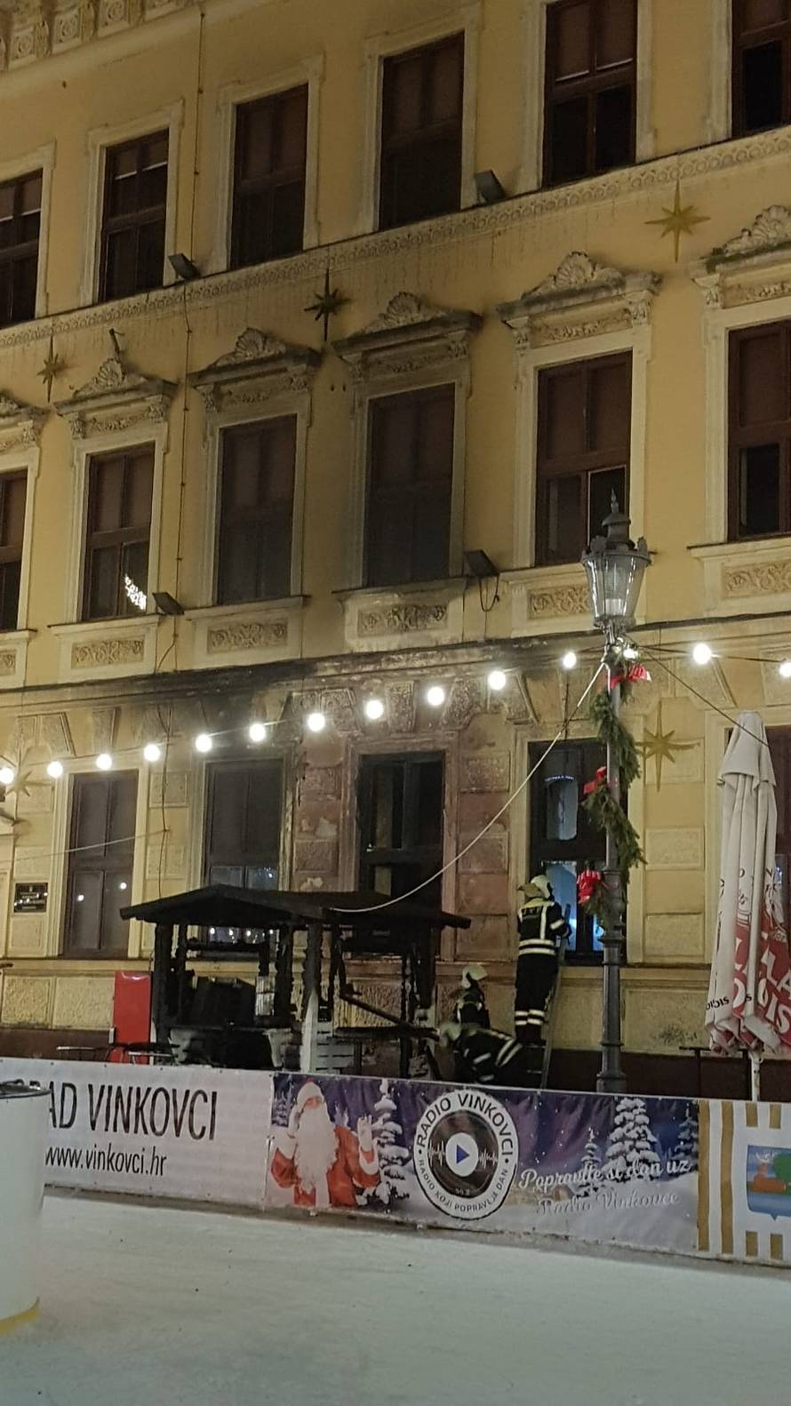 Buknule kućice u Vinkovcima, požar se proširio na gimnaziju