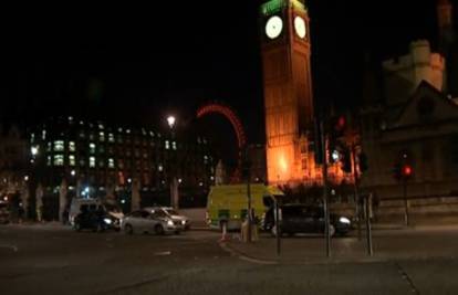 Mladić je proveo cijelu noć na krovu britanskog parlamenta