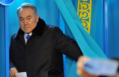 Nazarbajev opet predsjednik, za njega je glasao i protivnik