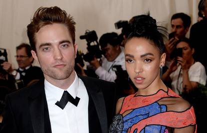 Robert Pattinson: Nije istina da smo djevojka i ja zaručeni