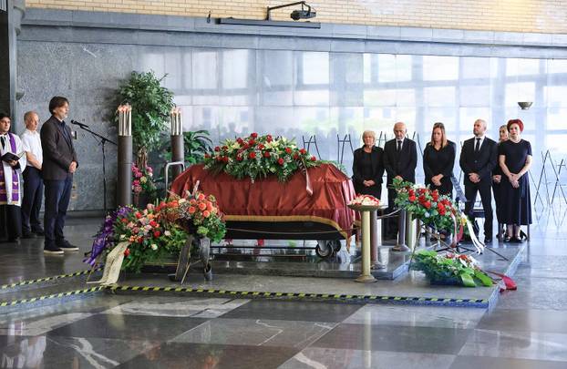 Zagreb: Posljedni ispraćaj novinara Roberta Valdeca 