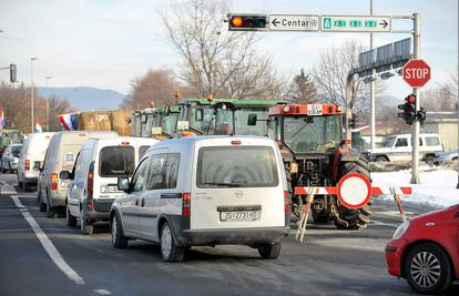 Mljekari su blokadom cesta naljutili cestovne prijevoznike