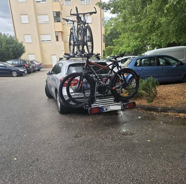 FOTO Ako trebate savjet kako (ne) parkirati, pogledajte ove bisere! Od ovoga boli glava