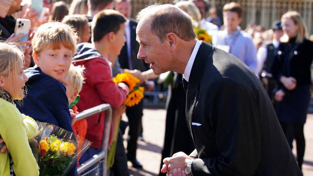 Britain mourns Queen Elizabeth