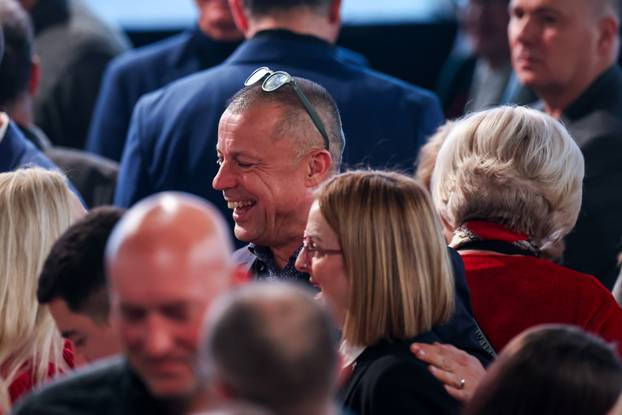 Zagreb: Slavlje u izbornom stožeru Zorana Milanovića nakon rezultata prvih izlaznih anketa