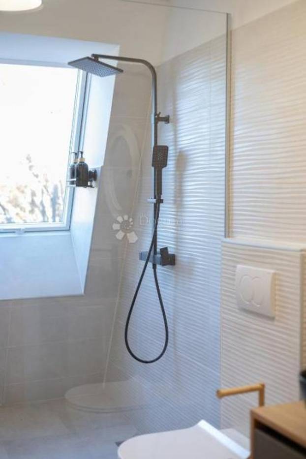 FOTO Ova vila na malom brežuljku u Delnicama nudi luksuz i užitke cijele godine