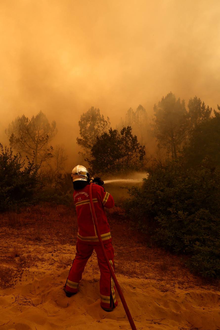 Wildfire in Lege-Cap-Ferret