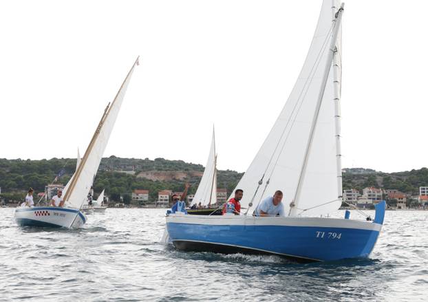 FOTO Čuvari stoljetne tradicije: Drveni brodovi utrkivali se na 'Regati za dušu i tilo' u Betini