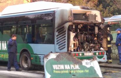 Kod riječkog KBC-a Sušak zapalio se gradski autobus 