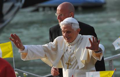 Papa Benedikt XVI. posjetio je Veneciju te se vozio gondolom