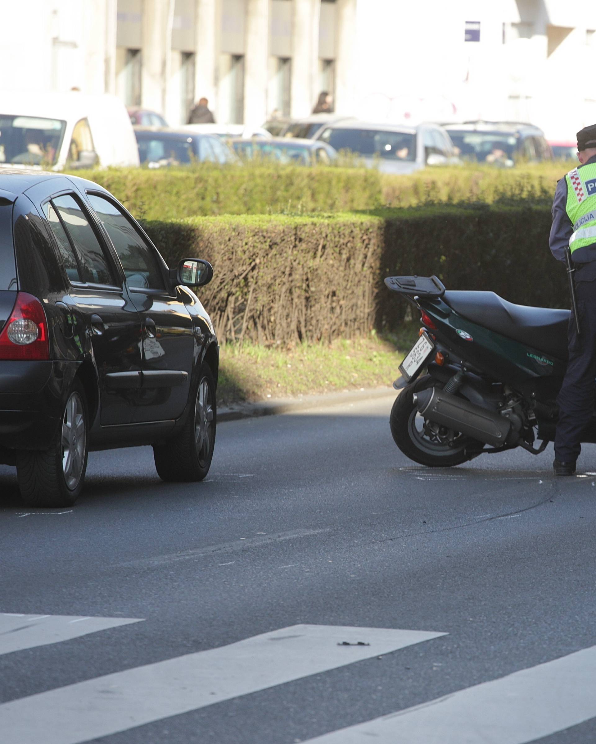 Sudarili su se auto i skuter u Zagrebu, jedan čovjek ozlijeđen