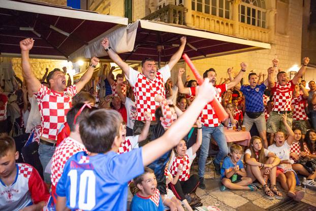 Dubrovnik:  Nogometno ludilo u staroj gradskoj jezgri