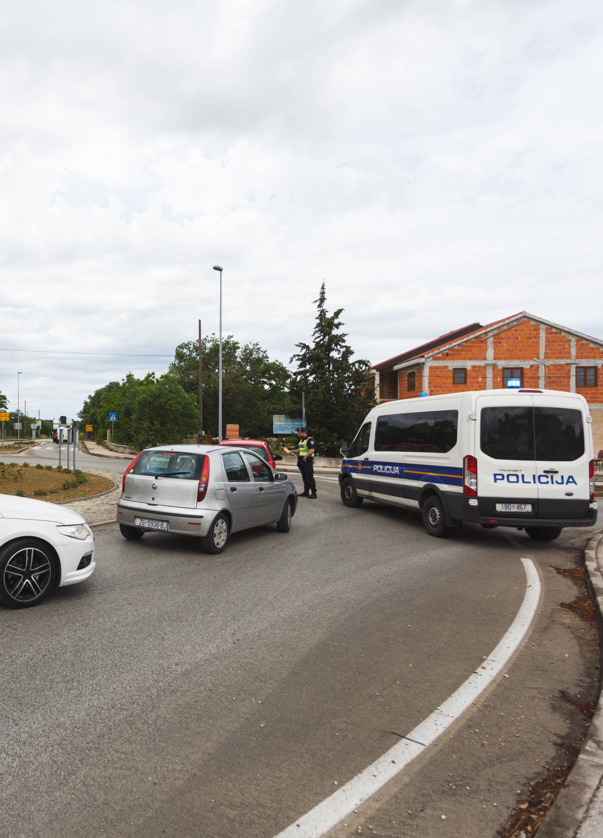 Teška prometna nesreća blizu Zadra: Poginulo je dvoje ljudi...