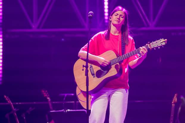 Zagreb: U Areni Zagreb održan koncert "Progledaj srcem"