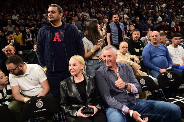 Beograd: Grobari ovacijama dočekali Tonija Kukoča i Dinu Rađu