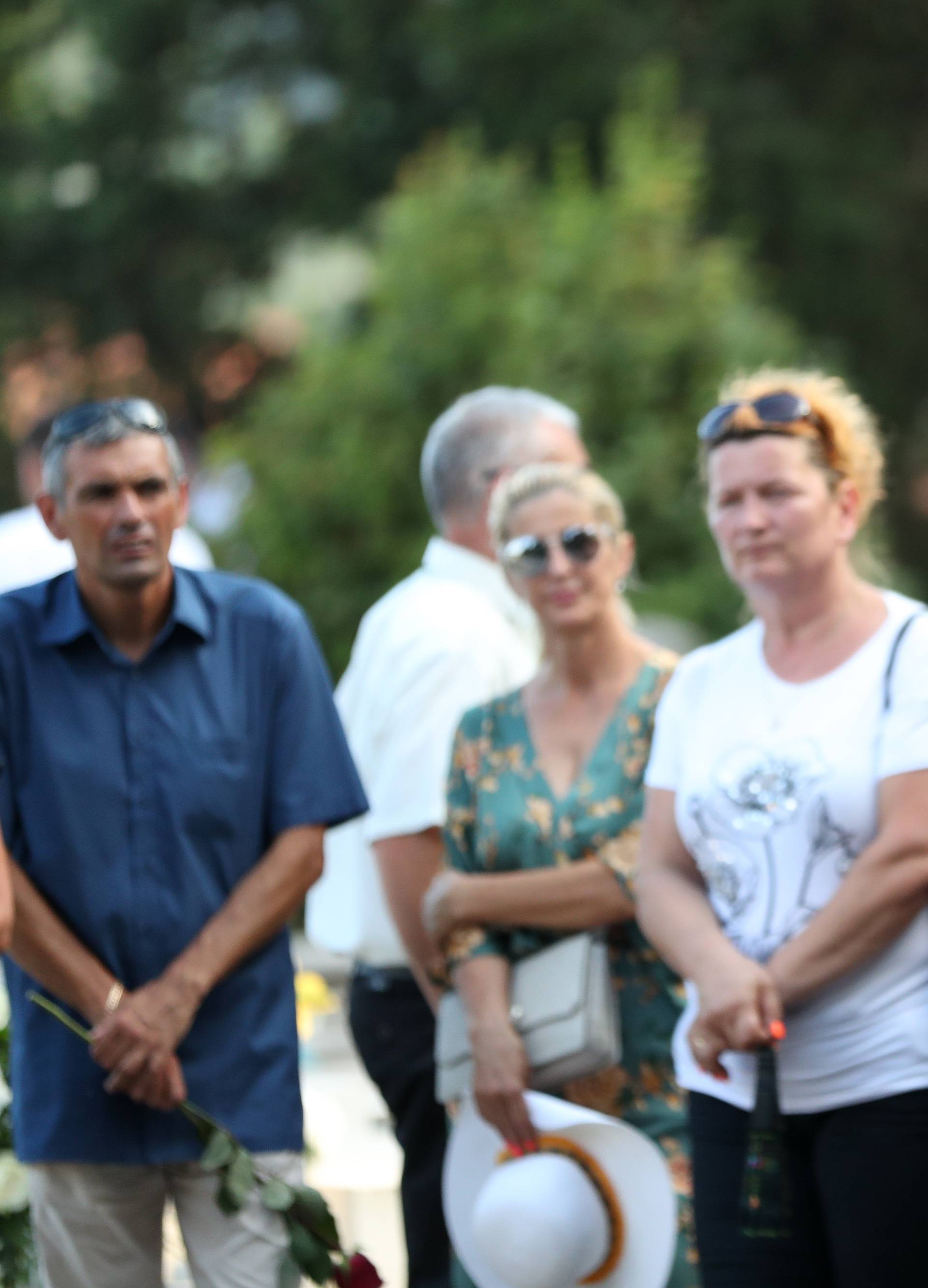 Oproštaj od Olivera na Korčuli: Svi se žele pokloniti legendi...