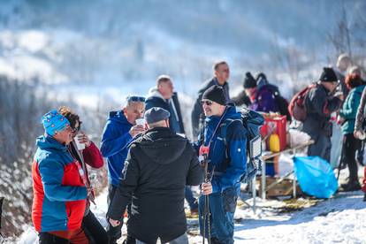 FOTO U Kašinskoj Sopnici održali ceremoniju kićenja trsa