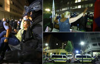 Antivakseri upali u zgradu RTV Slovenije, prijetili novinarima