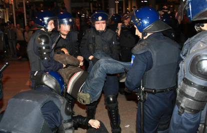 HDZ-ovci slavili i provocirali, policija privela 13 prosvjednika