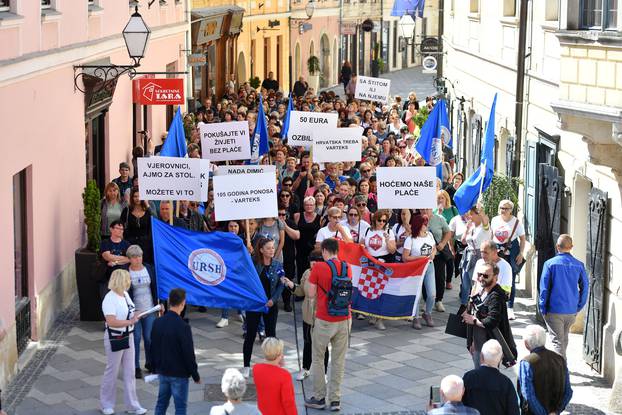 Varaždin: Prosvjedna povorka radnika Varteksa stigla u centar grada 