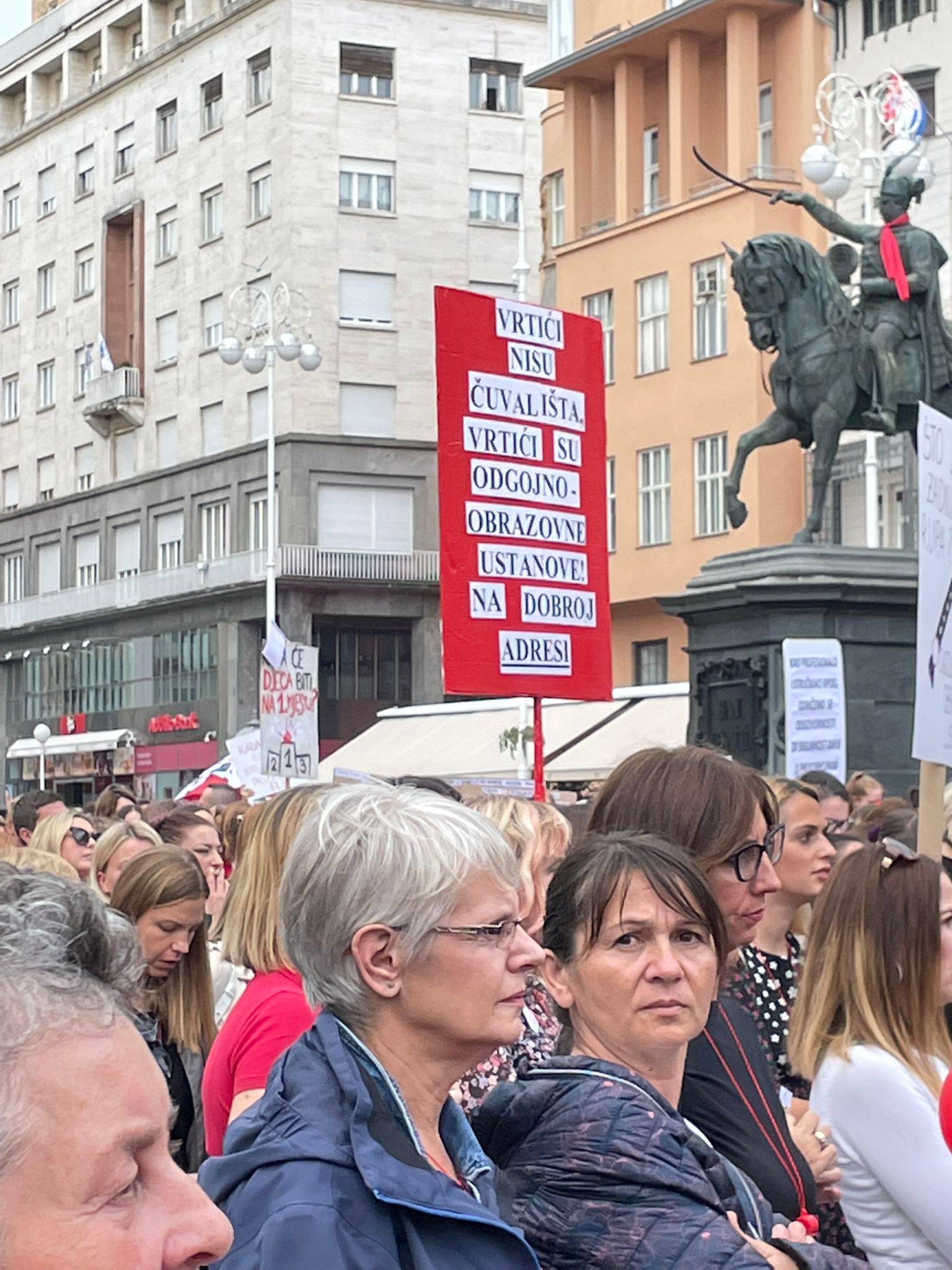 VIDEO Prosvjed odgojitelja u Zagrebu: 'Nedostaje nas 5000, desetljećima smo zanemarivani'