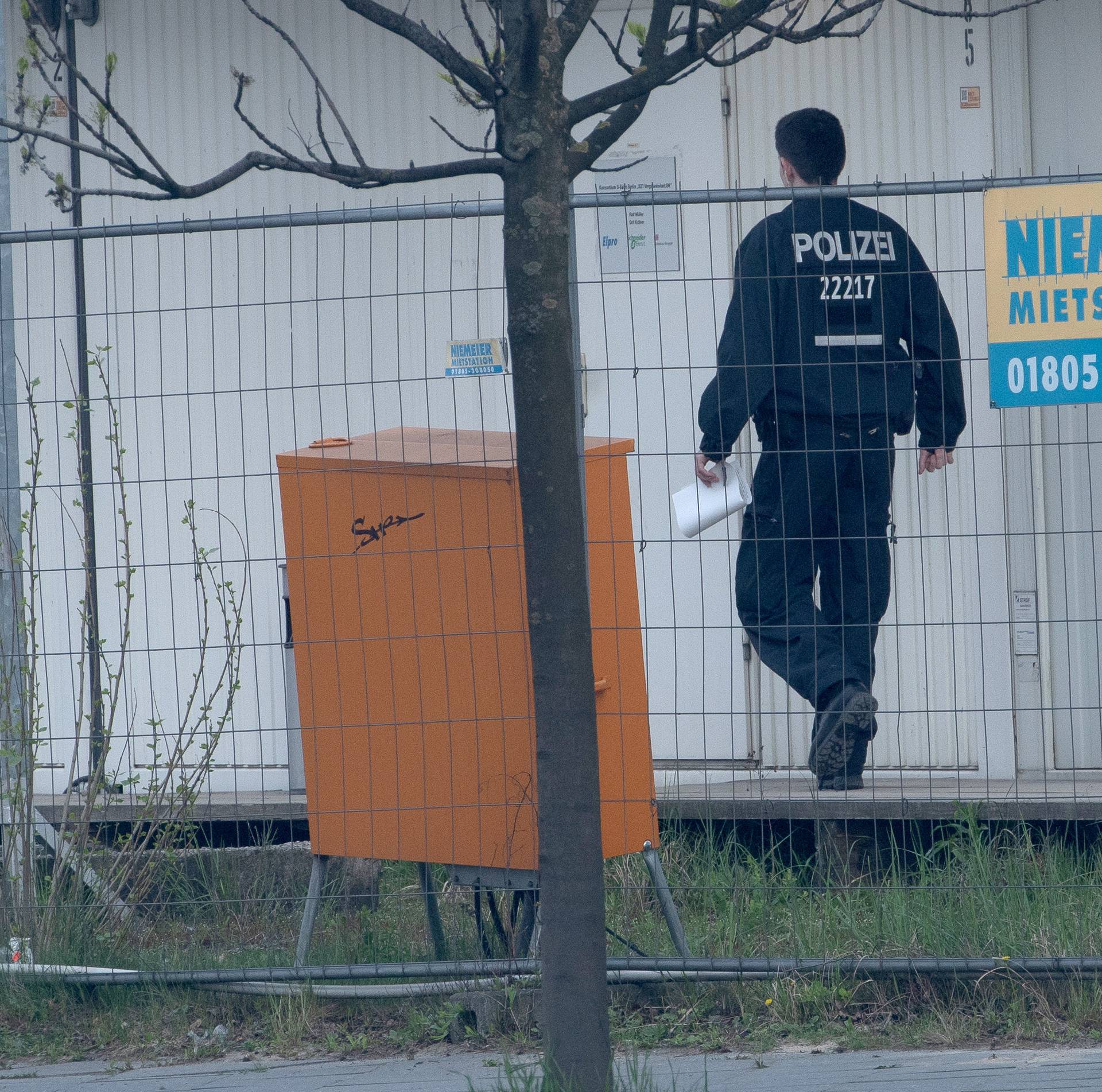 Bomb disposal at main station