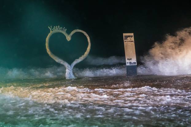 Kaštela: Ciklonalna plima poplavila rivu i okolne ulice