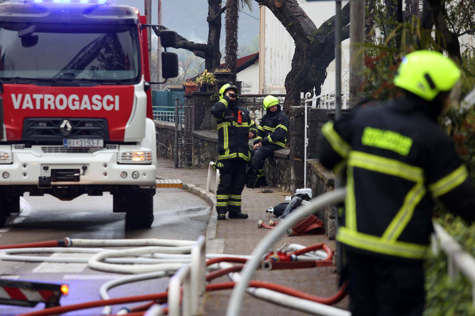 Požar hotela Miramar u centru Lovrana