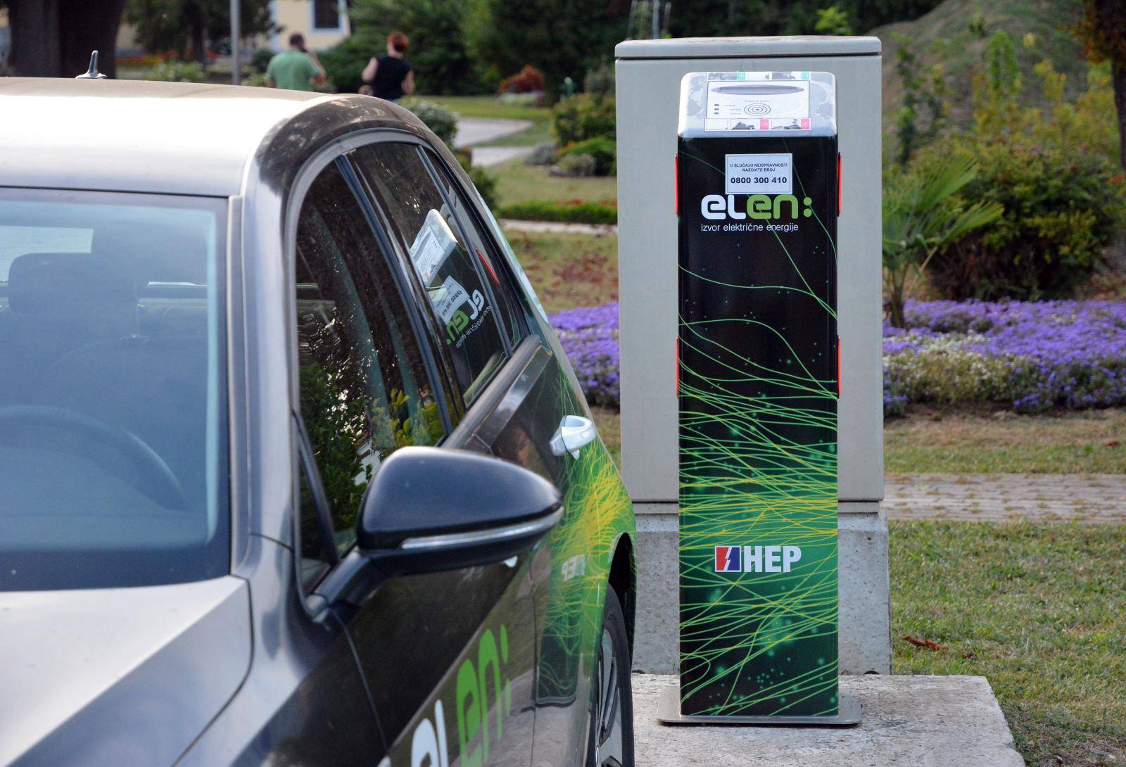 Slavonski Brod: Punjenje baterija elektriÄnog automobila