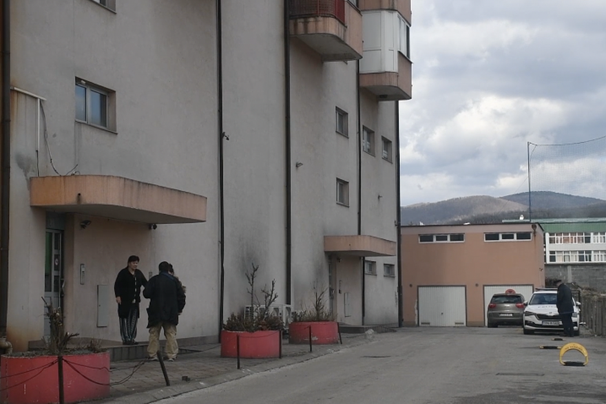[TOP 3 VIJESTI DANA] Strava kraj Tuzle: Emir Selimović ugušio je suprugu (37) i dijete (13), pa pobjegao