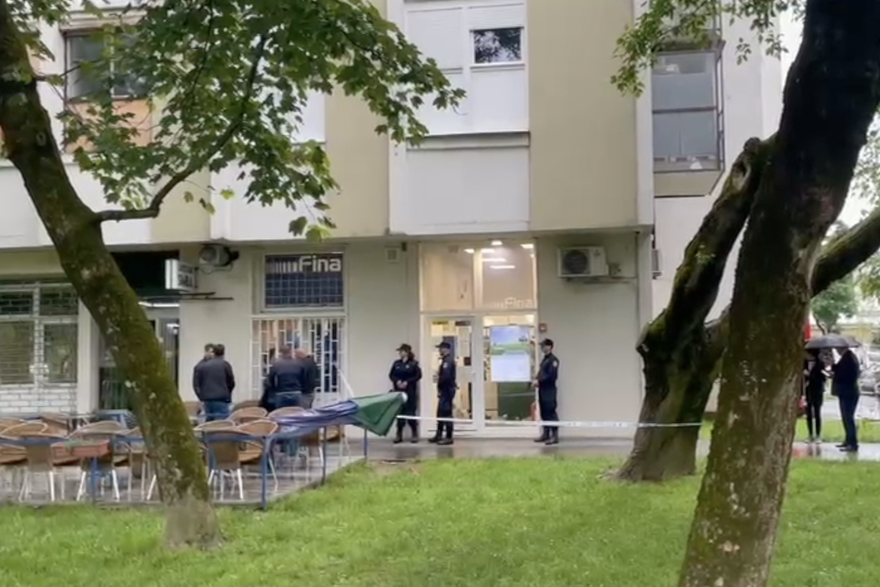 Oružana pljačka u Zagrebu! Maskirani upali u poslovnicu u Gajnicama i pobjegli s novcem