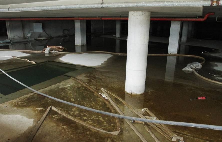 Split: Nedovršeni Kerumov hotel Marjan svakim danom sve više propada