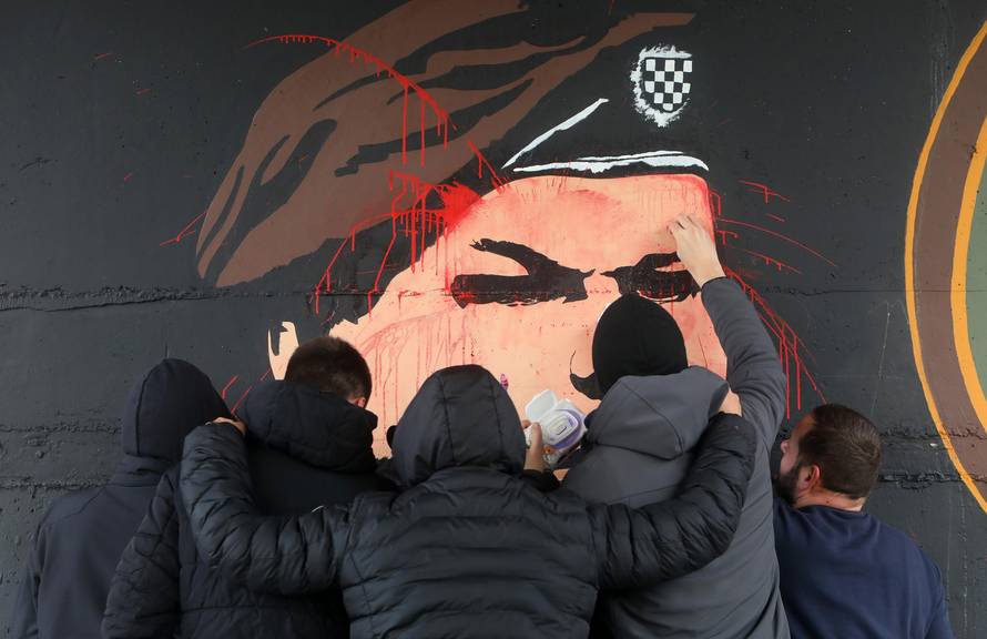 Karlovac: Tijekom noći mural Miši Hrastovu zaliven je crvenom bojom