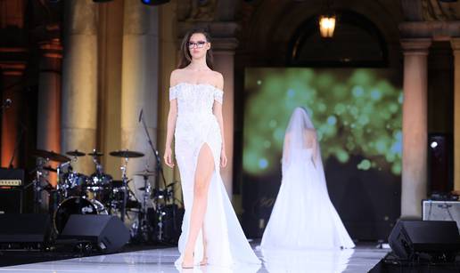 FOTO Modna revija ispred HNK u Zagrebu oduševila publiku