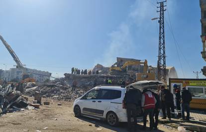 Hrvatski spasilački tim probio se tijekom noći u turski Hatay, u ruševinama traže preživjele